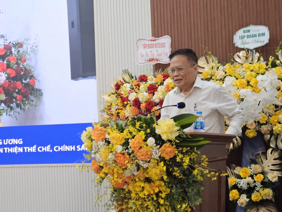 Tiến sĩ Nguyễn Đình Cung đề xuất trao quyền tự chủ cao hơn cho VDB trong quyết định lãi suất.