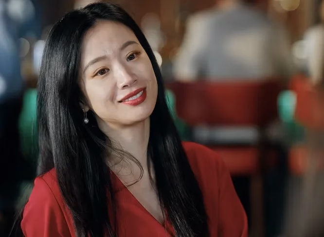 Nữ diễn viên Lý Mộng trong vai Lỗ Trinh Trinh - hình mẫu điển hình của vẻ đẹp mong manh dễ gây thiện cảm ban đầu.