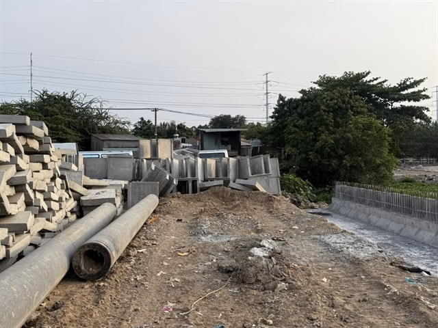Còn trường hợp bàn giao mặt bằng nằm rải rác và chưa được liền tuyến. Ảnh: NC