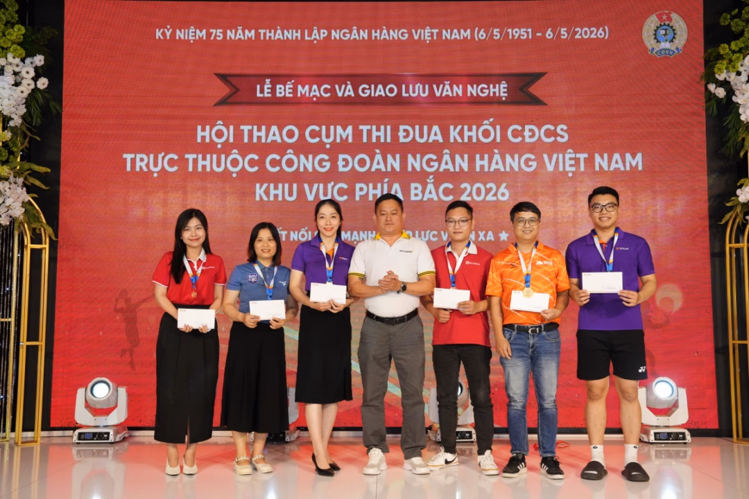 Trao giải cho các vận động viên thi đấu môn Cờ tướng Nam - Nữ