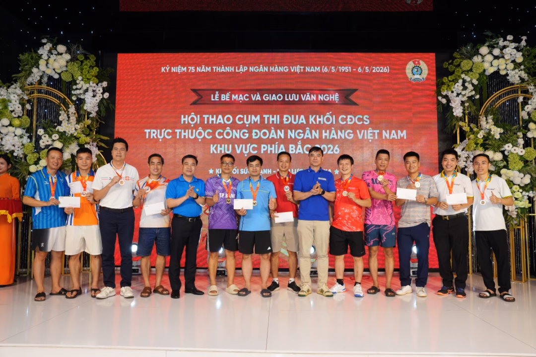 Trao giải cho các vận động viên thi đấu môn Pickleball