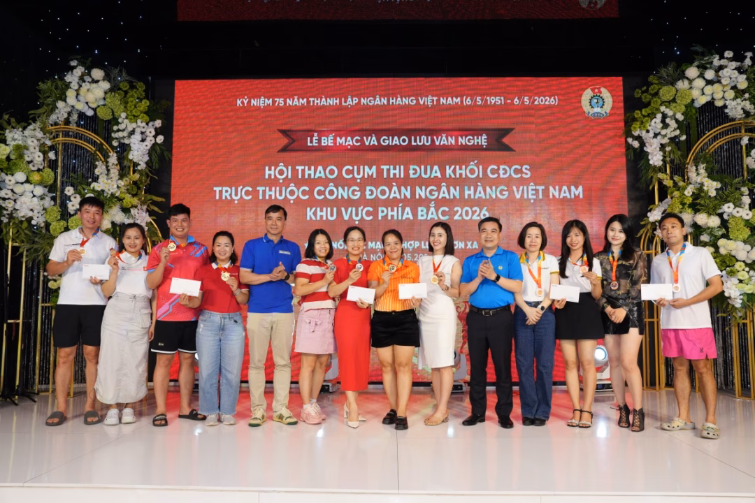 Trao giải cho các vận động viên thi đấu môn Pickleball